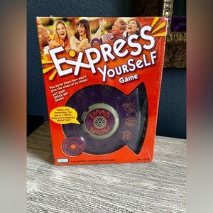 🆕 Hasbro Express Yourself Game - Red and Purple